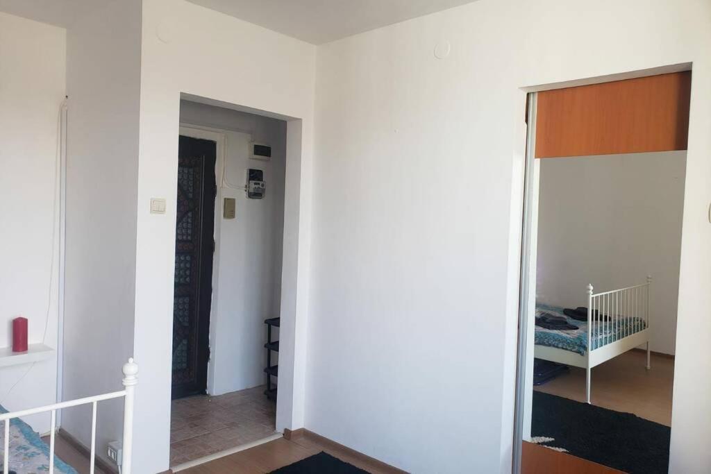 Inchiriez Garsoniera In Regim Hotelier Unirii Bukarest Eksteriør billede